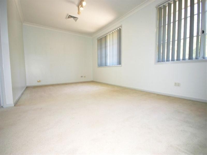 11 Phoenix Place, Illawong NSW 2234