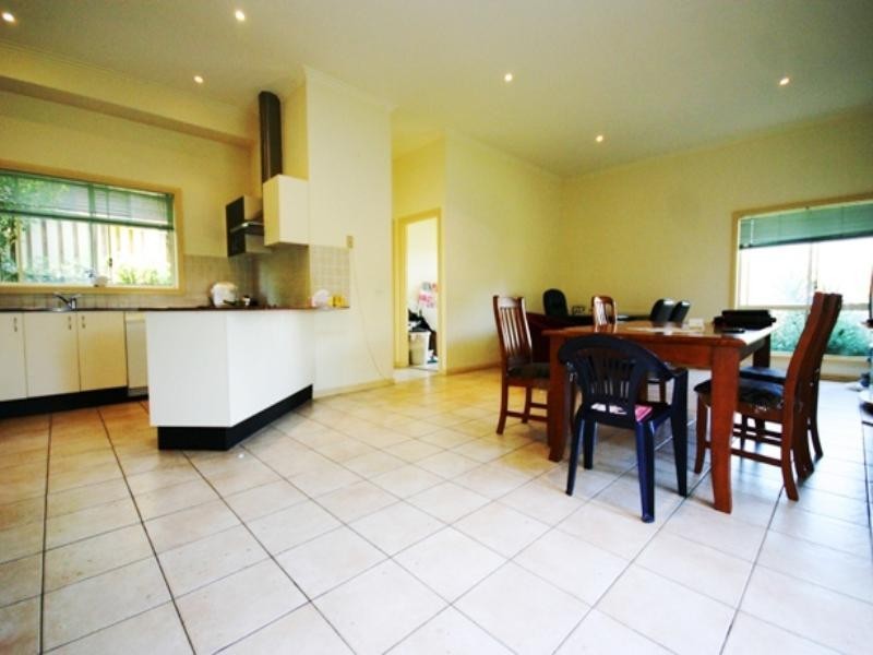 42 Link Circuit, Menai NSW 2234