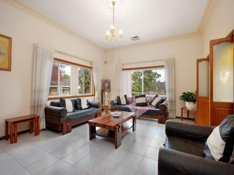 8a Ault Place, Illawong NSW 2234