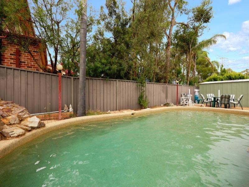 8a Ault Place, Illawong NSW 2234