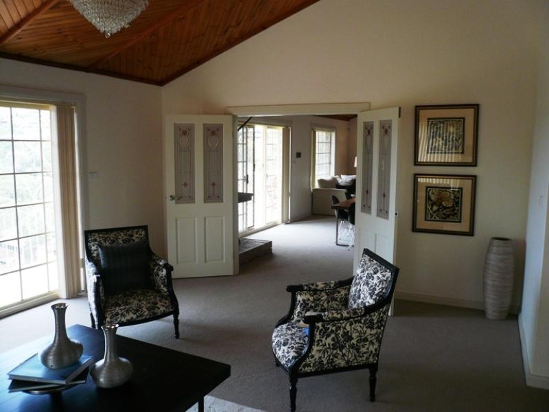 19 McPherson Place, Illawong NSW 2234