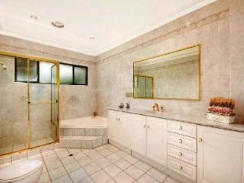 6 Kinsela Street, Illawong NSW 2234