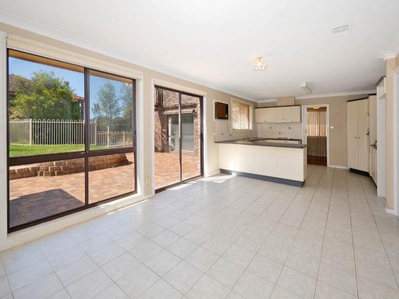 11 Byron Place, Illawong NSW 2234