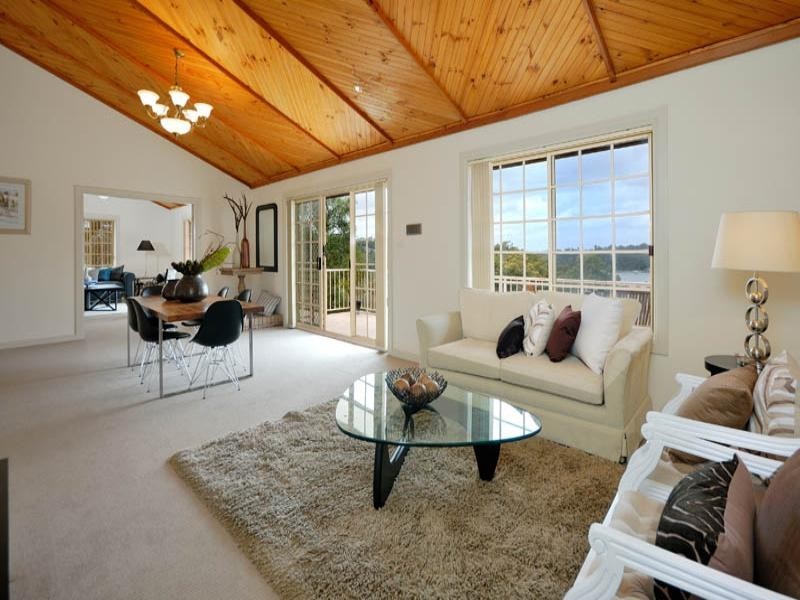 19 McPherson Place, Illawong NSW 2234