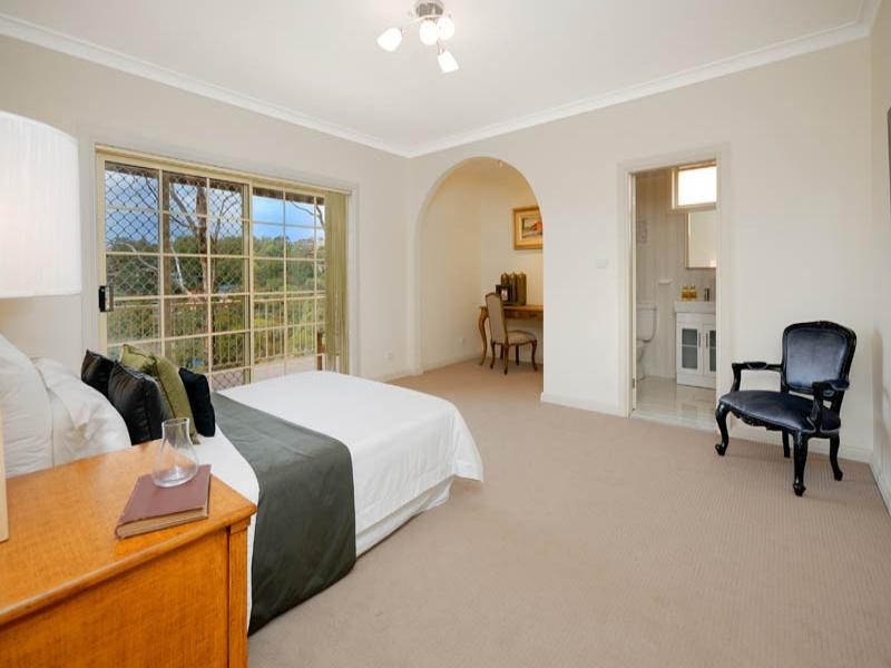 19 McPherson Place, Illawong NSW 2234