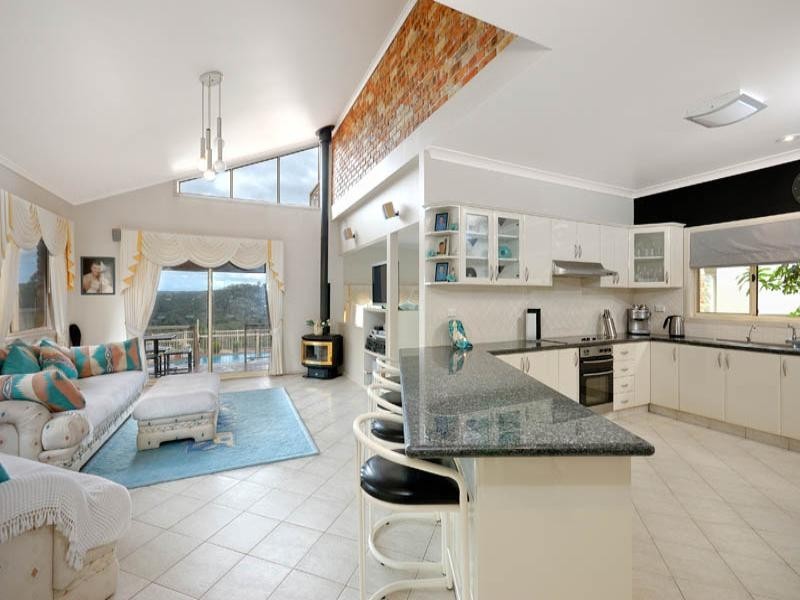 15 Hector Street, Illawong NSW 2234