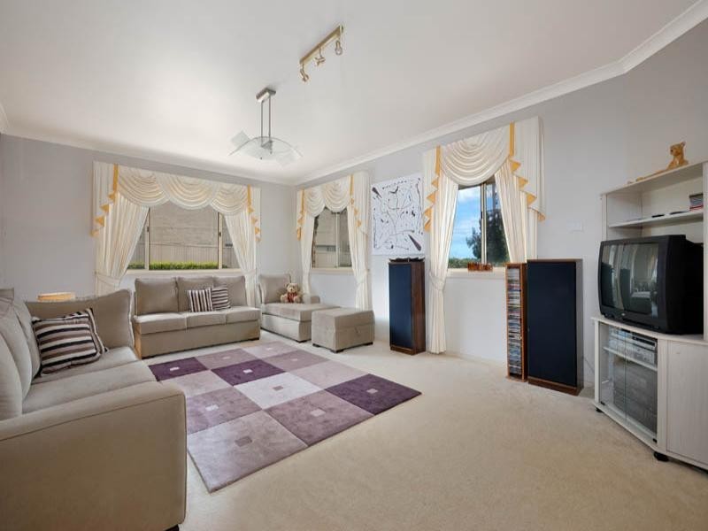 15 Hector Street, Illawong NSW 2234