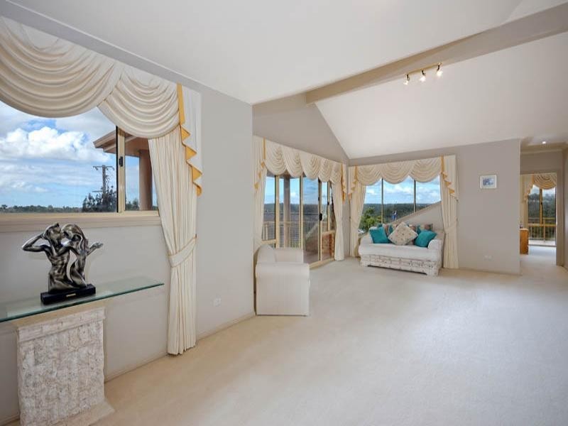 15 Hector Street, Illawong NSW 2234