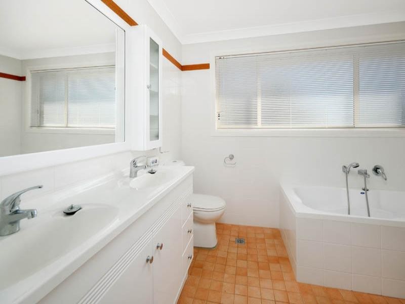 4 Penmon Close, Menai NSW 2234