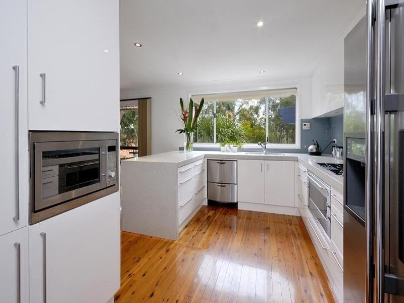 3 Bradley Place, Illawong NSW 2234