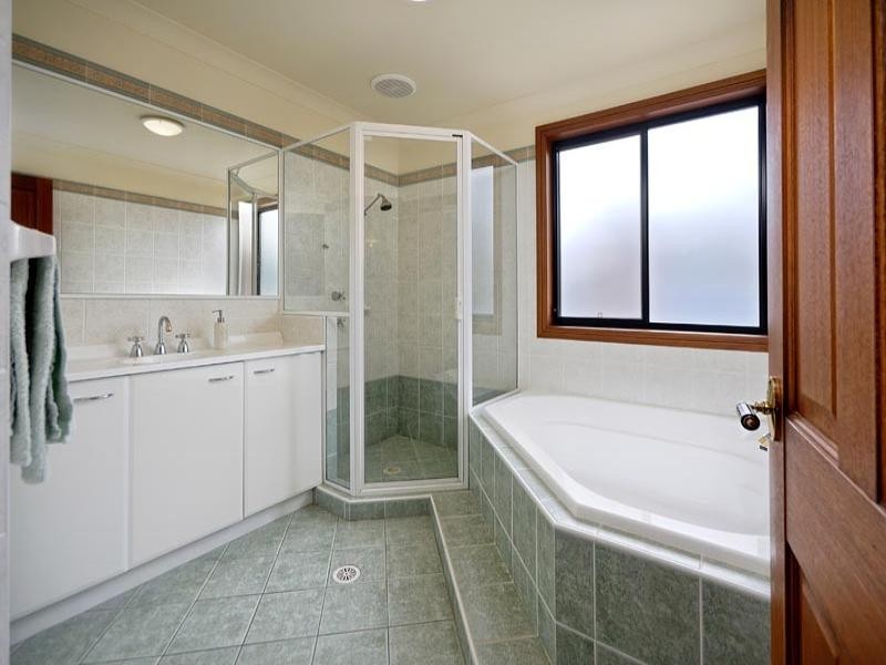 27 Treborth Place, Menai NSW 2234