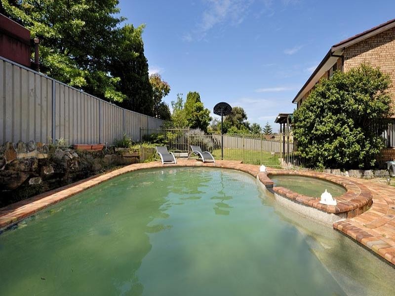 5 Omar Close, Illawong NSW 2234