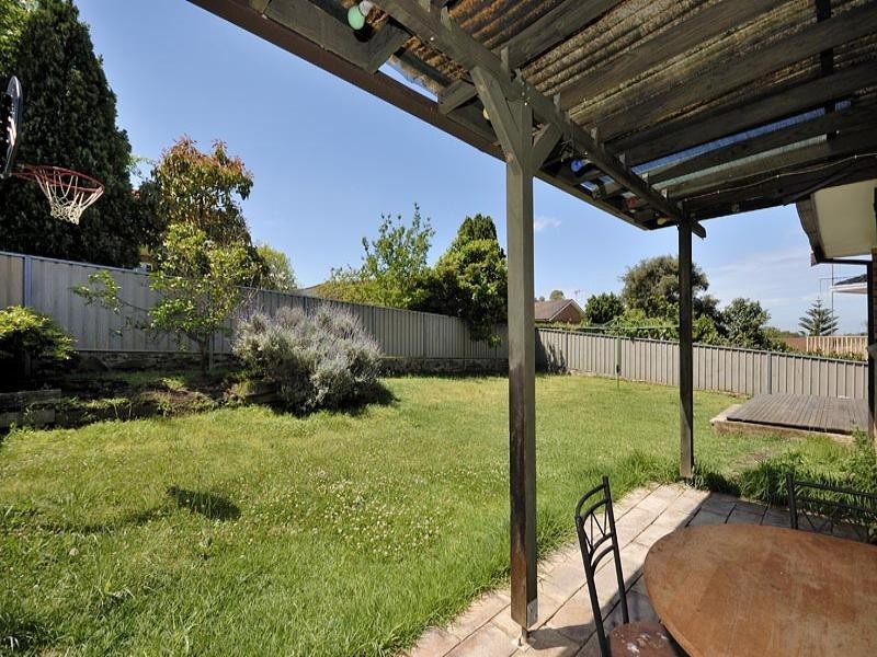 5 Omar Close, Illawong NSW 2234