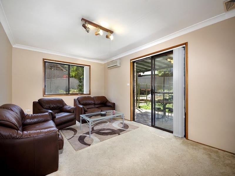 5 Omar Close, Illawong NSW 2234