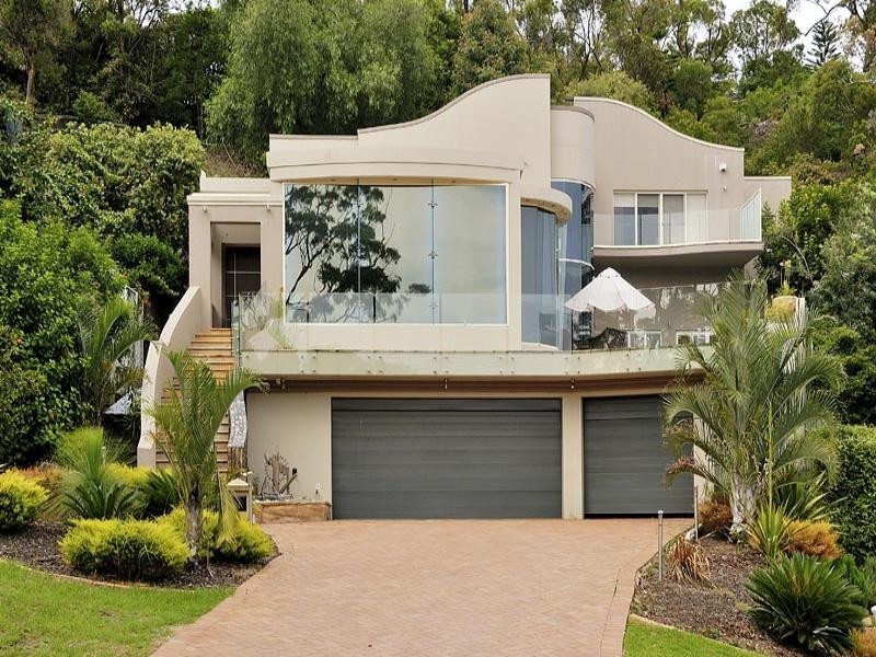 74 GRIFFIN Parade, Illawong NSW 2234