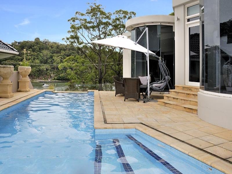 74 GRIFFIN Parade, Illawong NSW 2234