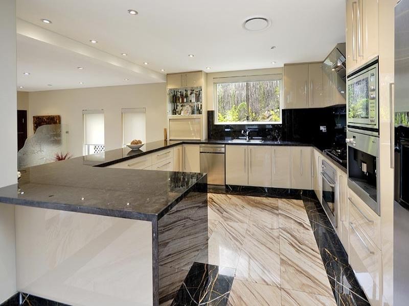 74 GRIFFIN Parade, Illawong NSW 2234