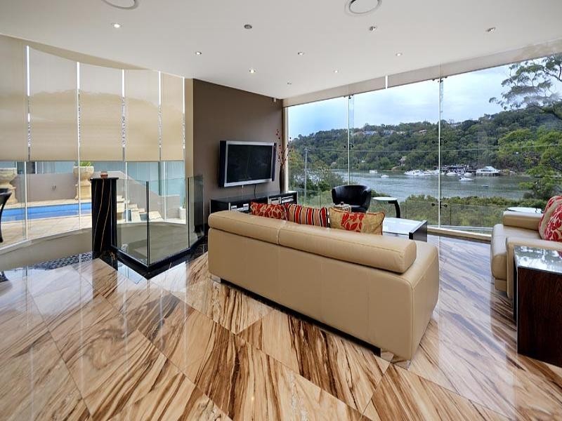 74 GRIFFIN Parade, Illawong NSW 2234