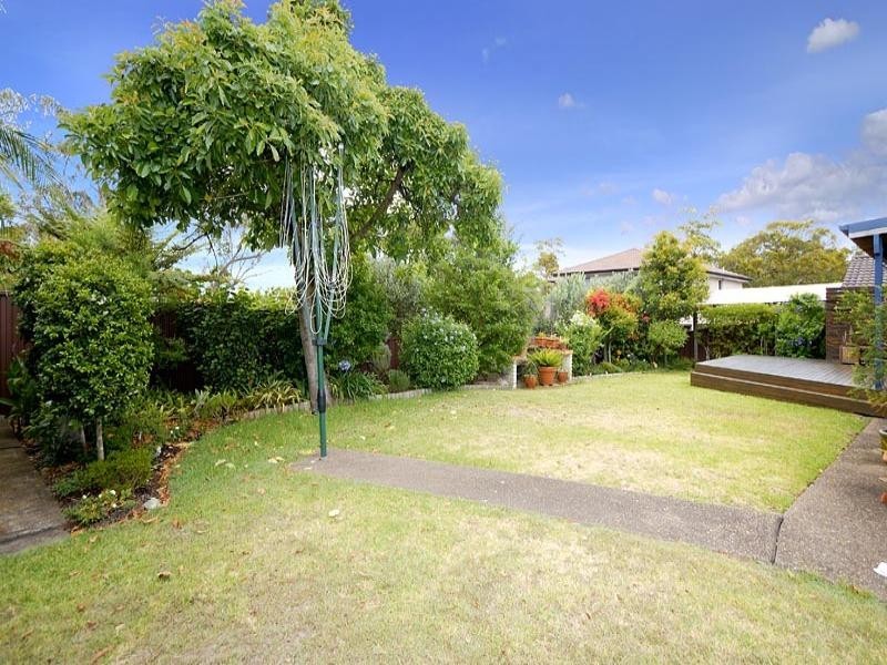 4 Moreton Road, Illawong NSW 2234