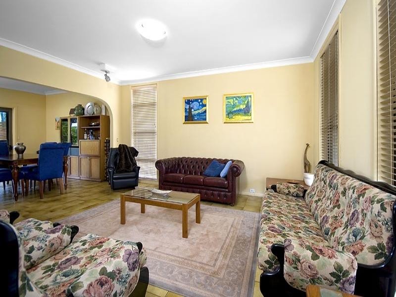 4 Moreton Road, Illawong NSW 2234