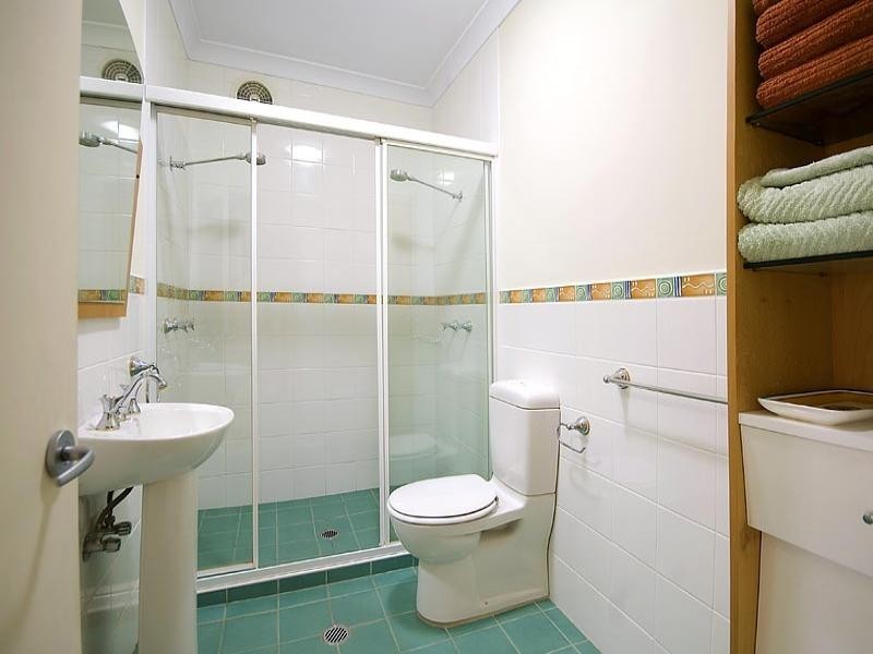 4 Moreton Road, Illawong NSW 2234