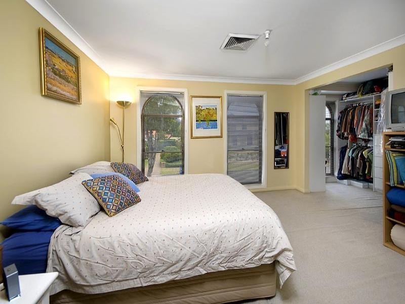 4 Moreton Road, Illawong NSW 2234