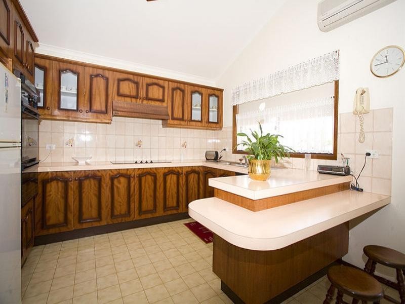 18 Black Close, Illawong NSW 2234