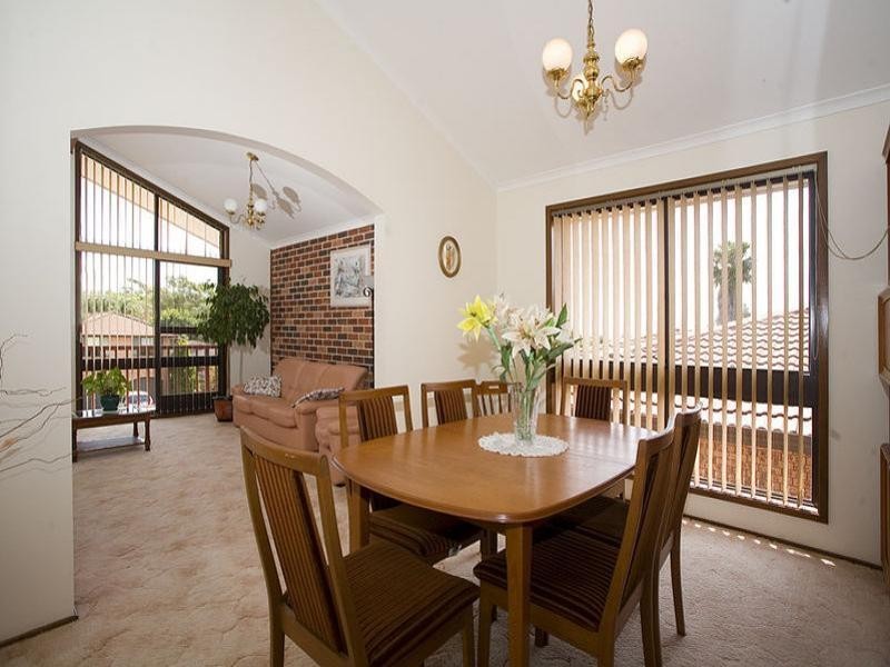 18 Black Close, Illawong NSW 2234