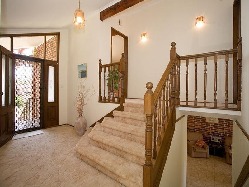 18 Black Close, Illawong NSW 2234