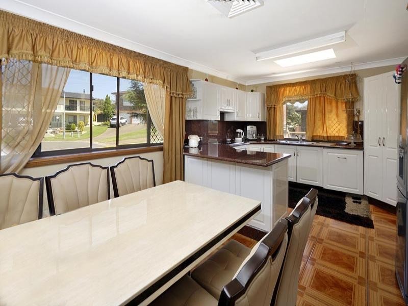 3 Stanley Place, Illawong NSW 2234