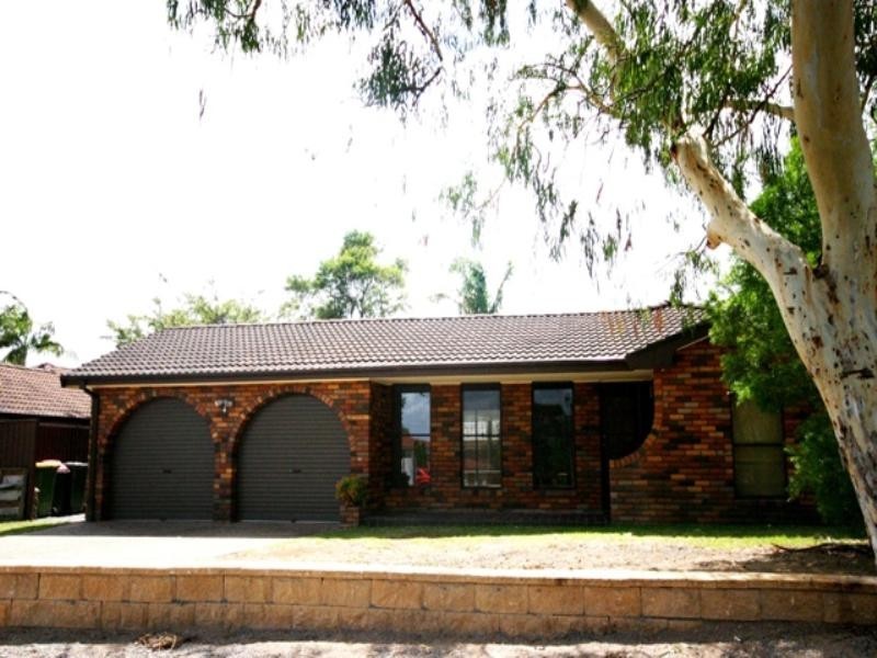 74 Blaxland Drive, Illawong NSW 2234