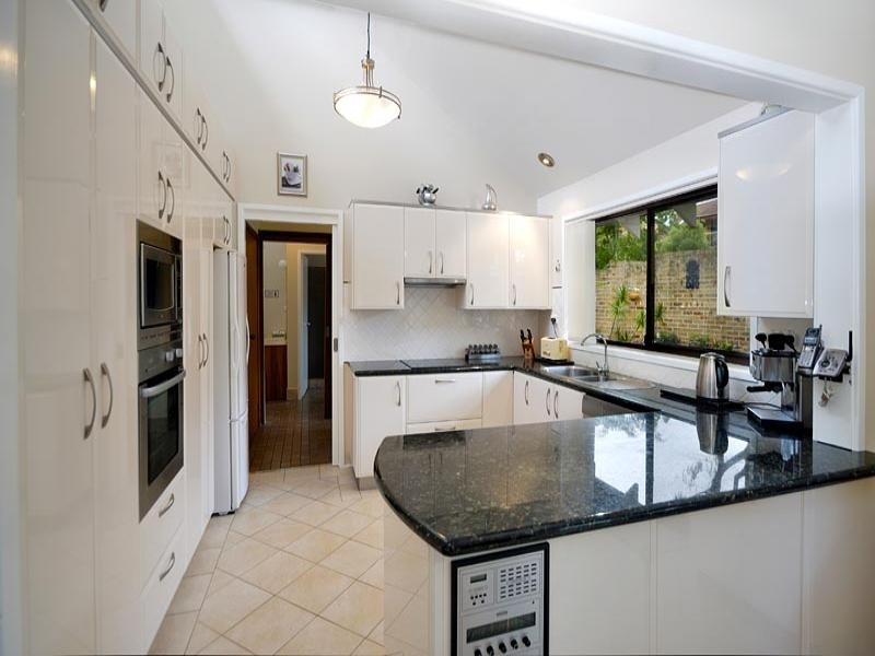 5 Walsh Close, Illawong NSW 2234