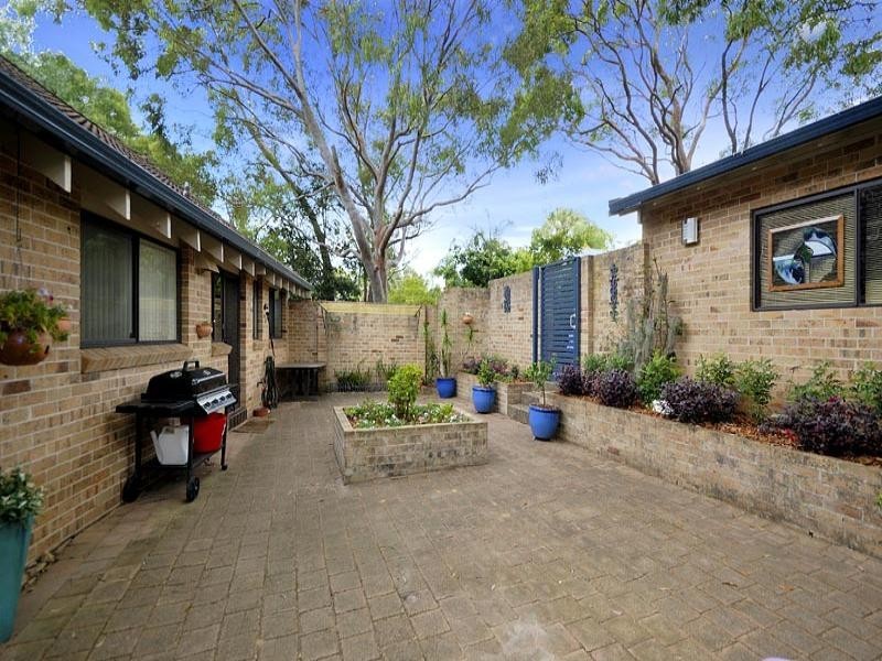 5 Walsh Close, Illawong NSW 2234