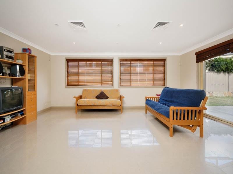 17 Portmadoc Drive, Menai NSW 2234