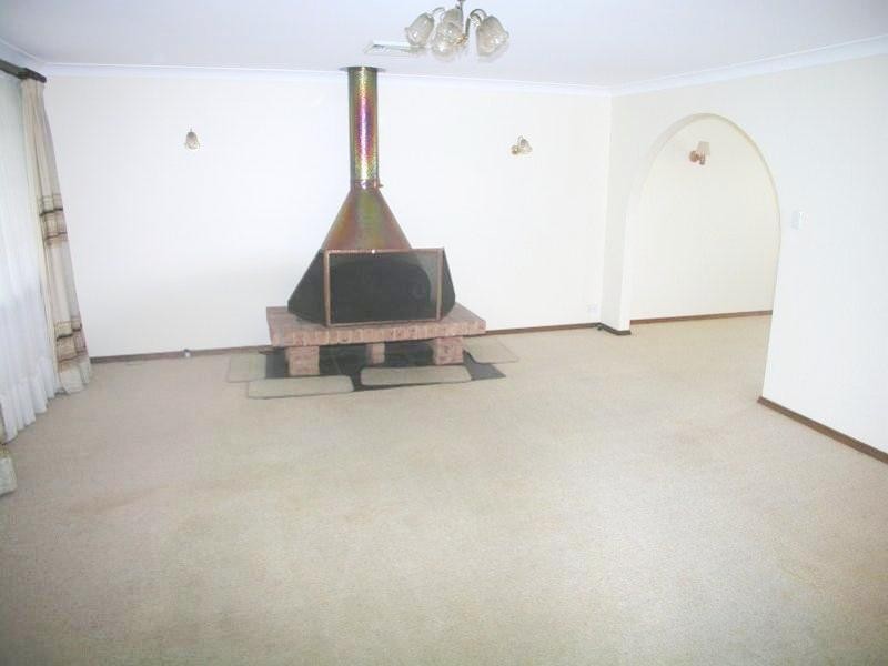 16 Hall Drive, Menai NSW 2234