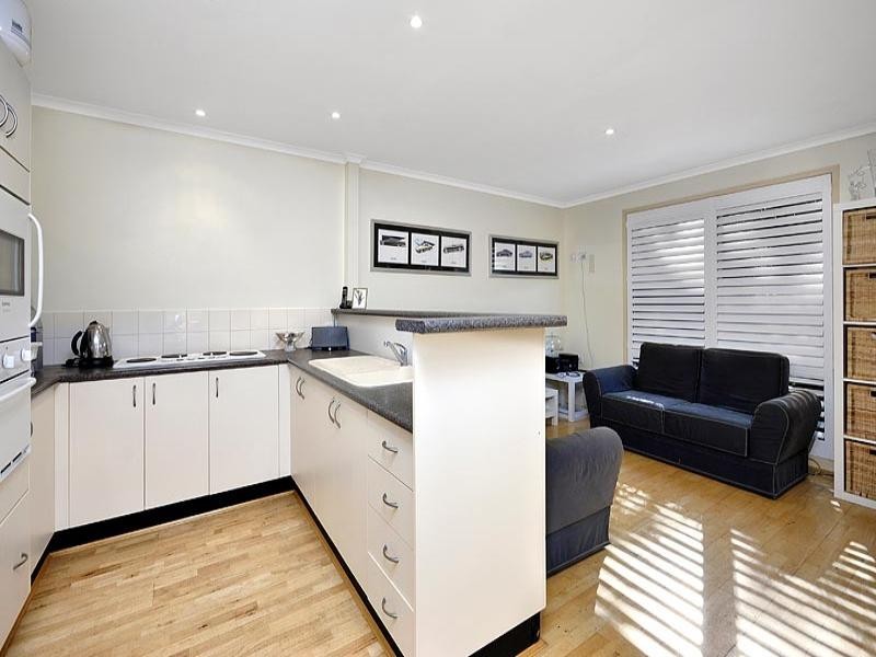 8/4 Owen Jones Row, Menai NSW 2234