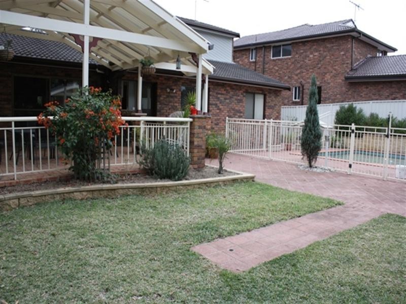 86 Hall Drive, Menai NSW 2234