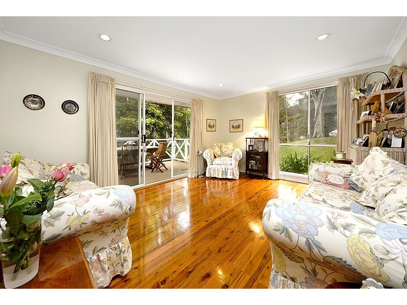 6 Ontario Close, Illawong NSW 2234