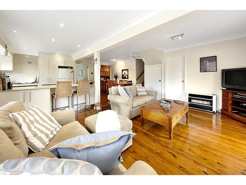 6 Ontario Close, Illawong NSW 2234