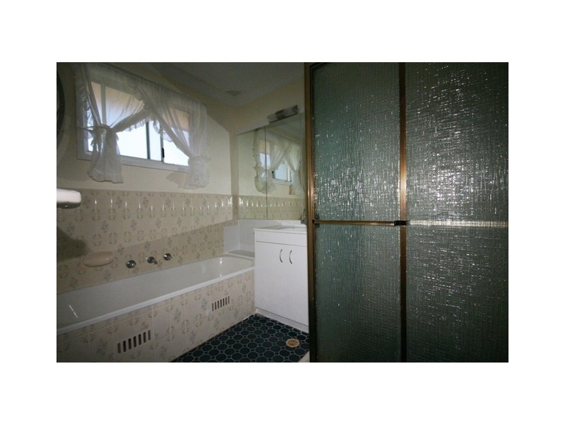 17 Jervis Drive, Illawong NSW 2234