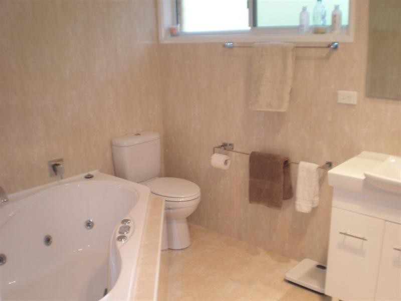 1 West Close, Illawong NSW 2234