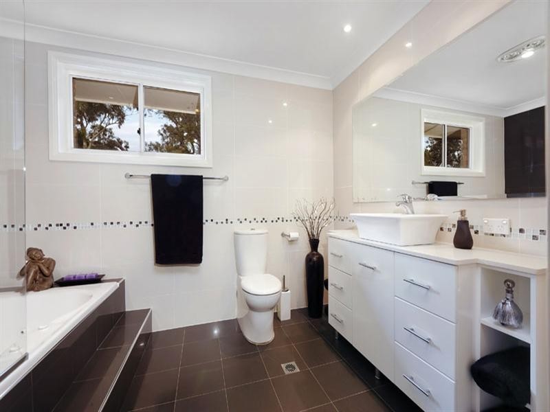 8 Piper Close, Milperra NSW 2214