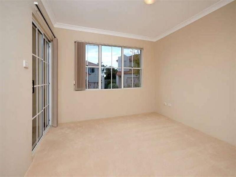 4/27 Bluegum Way, Menai NSW 2234