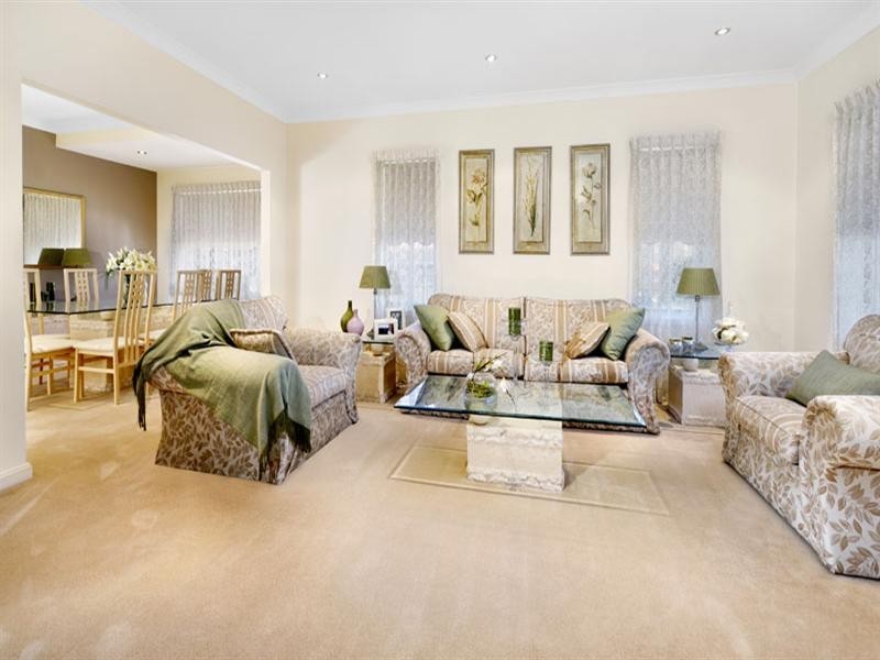 8 Pioneer Drive, Menai NSW 2234