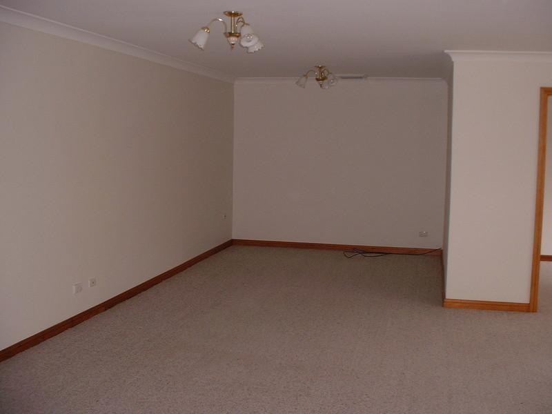 2/24 Burley Close, Illawong NSW 2234