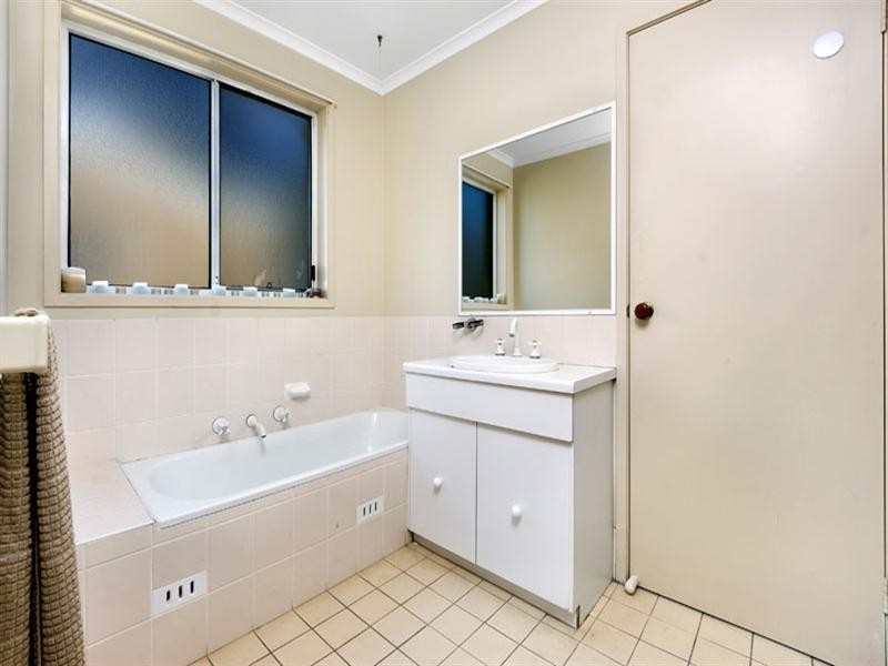 4/1 Owen Jones Row, Menai NSW 2234