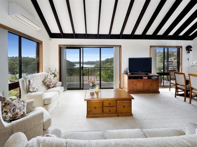 7 McPherson Place, Illawong NSW 2234