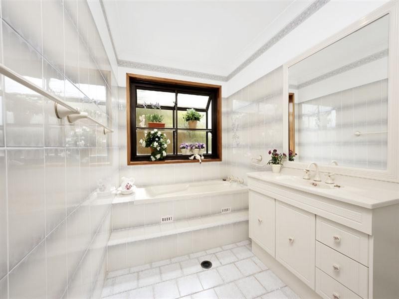 7 McPherson Place, Illawong NSW 2234