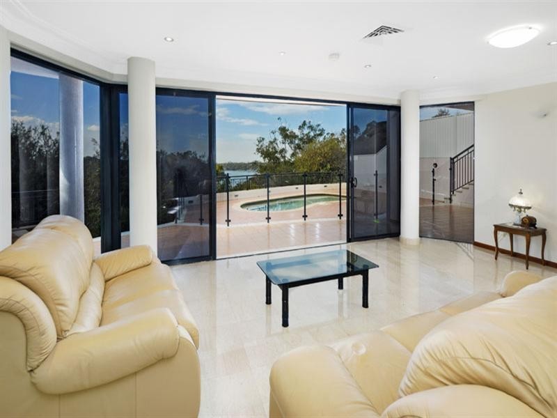 64 Hobart Place, Illawong NSW 2234