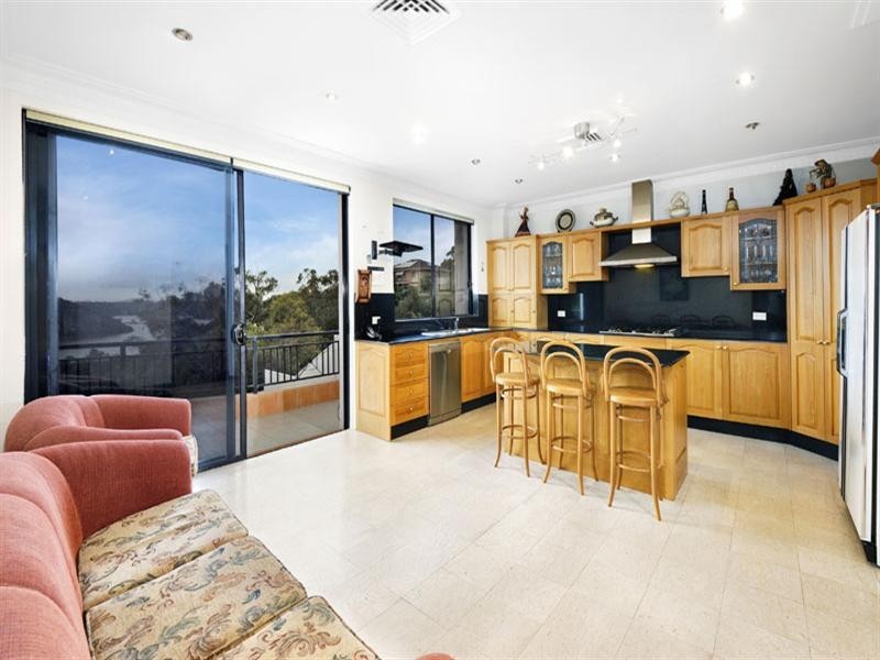 64 Hobart Place, Illawong NSW 2234